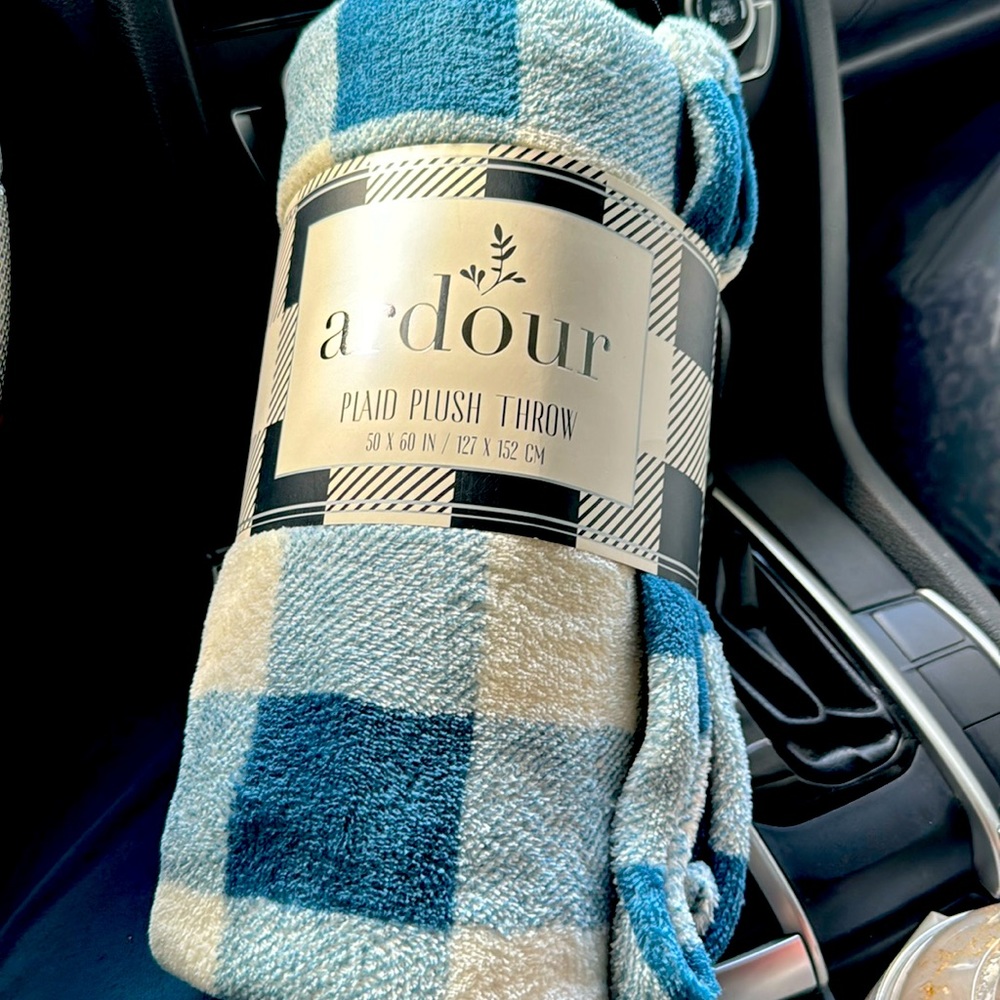 Plaid Plush Throw blanket
